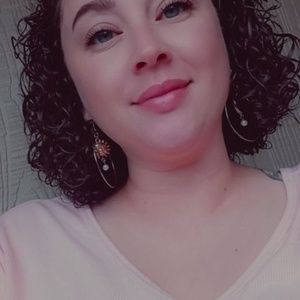 Meet your Posher, Adrienna